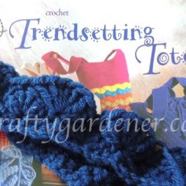 blue crochet shell bag with 'purse'onality at craftygardener.ca