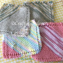 knitted dishcloths at craftygardener.ca