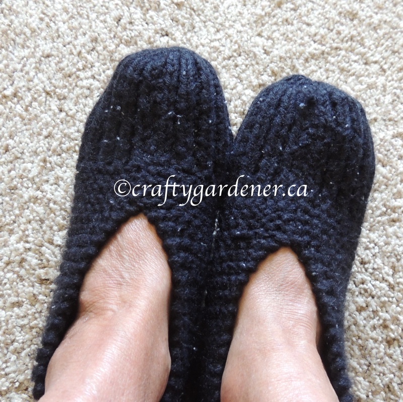 knitted slippers at craftygardener.ca
