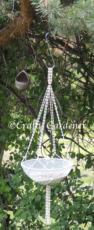 make a hanging mesh feeder at craftygardener.ca