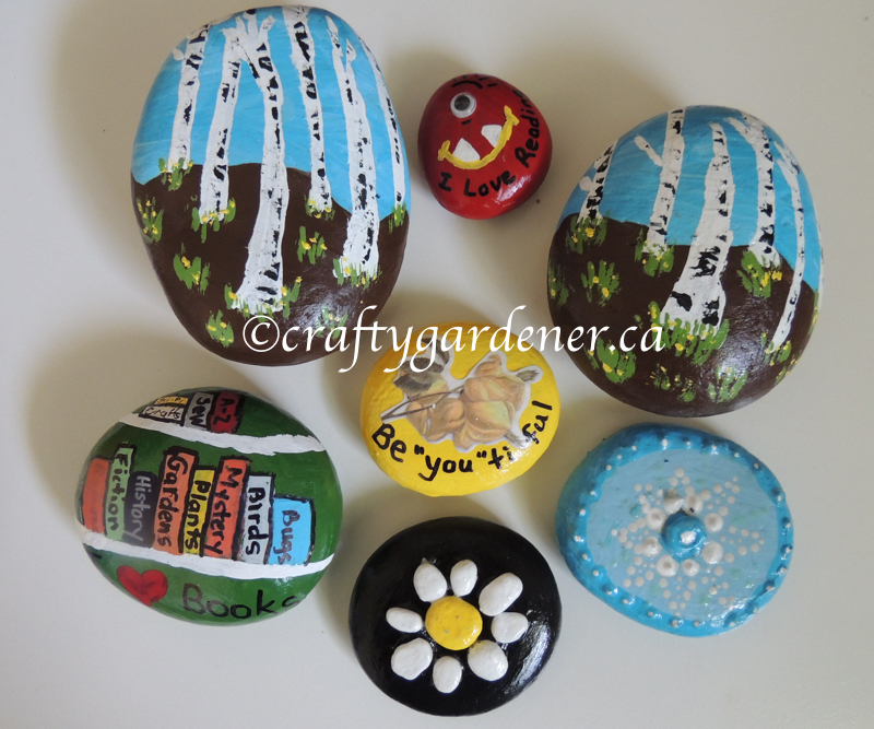 how to make a pebble art daisy at craftygardener.ca