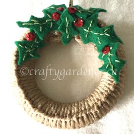 a mini wreath at craftygardener.ca